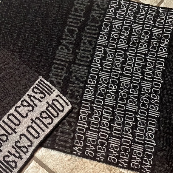 Roberto Cavalli scarve - Picture 2 of 5